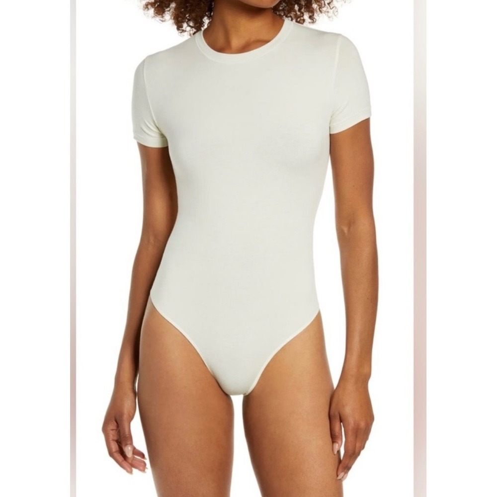 NWT SKIMS Stretch Cotton Jersey T-Shirt
Bodysuit | Color Bone